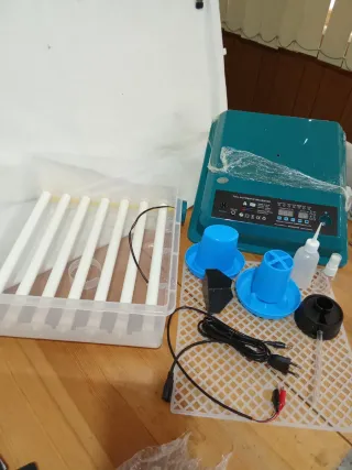 Incubatrice automatica 36 uova con accessori