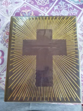 libro religioso antiguo bíblico