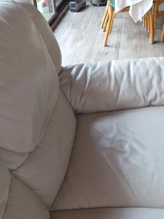 Sofá de 2 plazas en polipiel beige