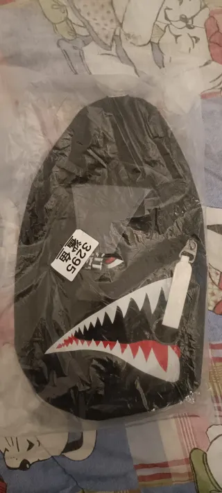 Borsello uomo nero con squalo