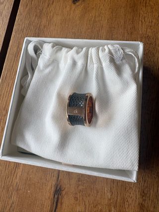 Anillo Calvin Klein Negro y Dorado