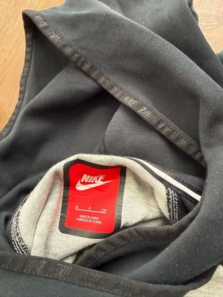 Chaqueta Nike Tech Fleece Negra y Gris
