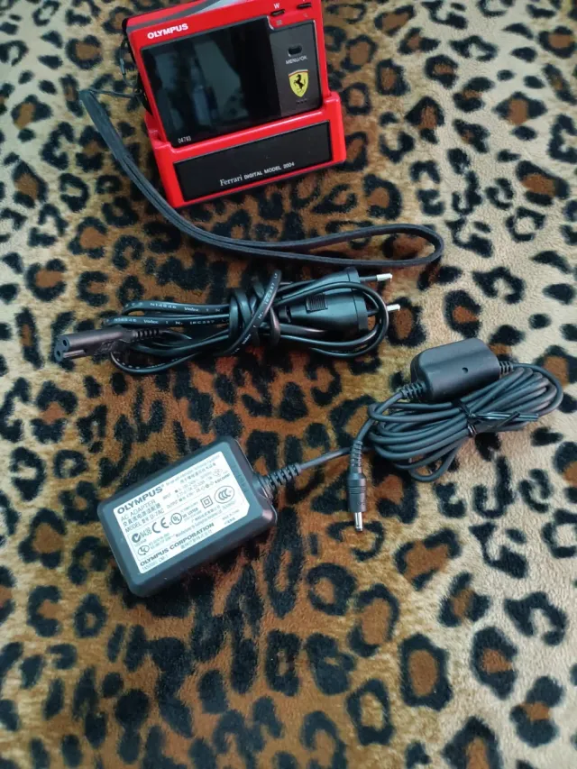 Olympus Ferrari Model 2004 SD 1 GB funzionante