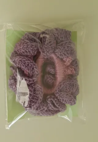Coletero hecho a mano morado y rosa