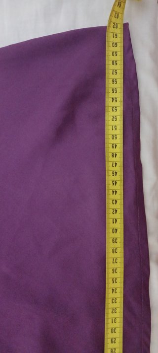 Vestido lencero morado con tirantes joya