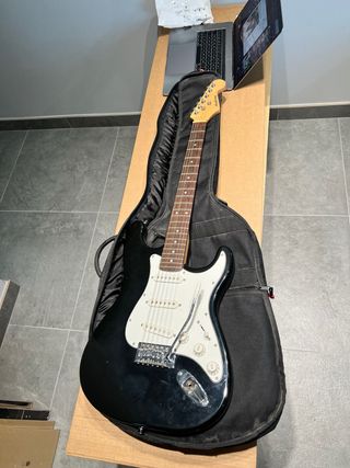 Guitarra Eléctrica Academy Negra