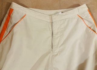 Conjunto deportivo Nike beige y naranja