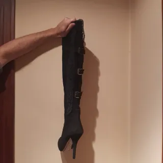 Botas altas negras con encaje