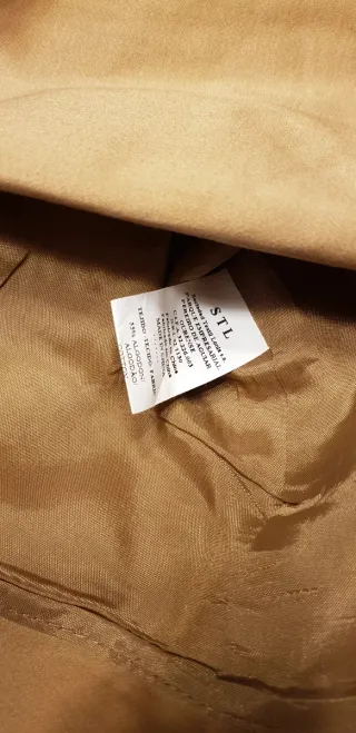 Traje Purificación García amarillo mostaza