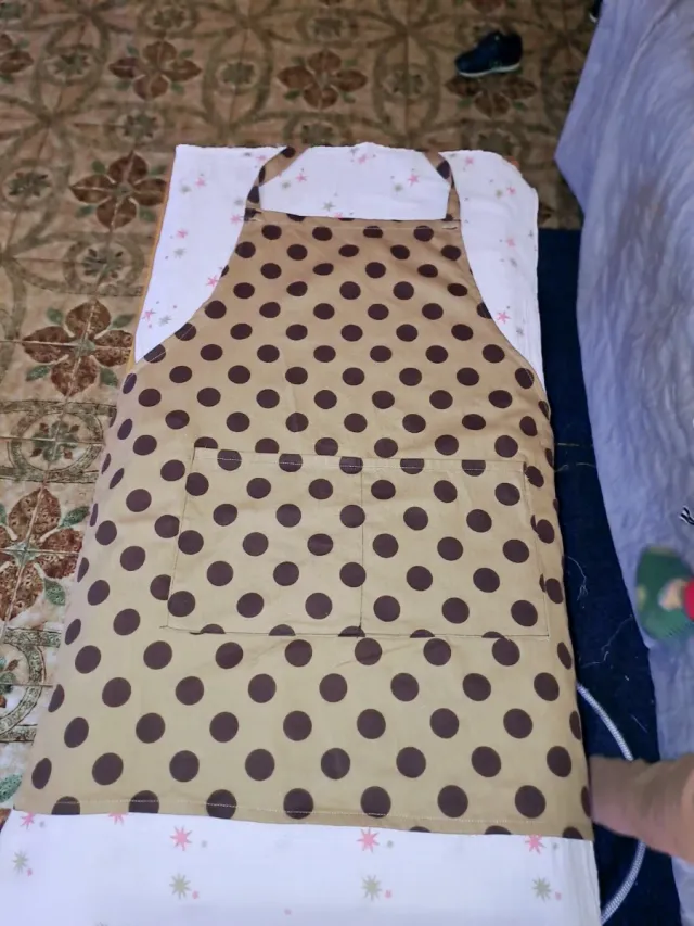 Delantal de cocina nuevo lunares