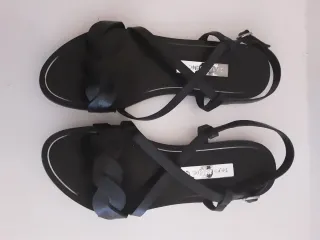 Sandalias de piel Zara negras