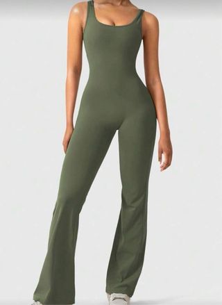 Mono verde oliva de mujer