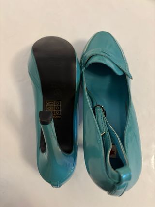 Zapatos de tacón azul verdoso