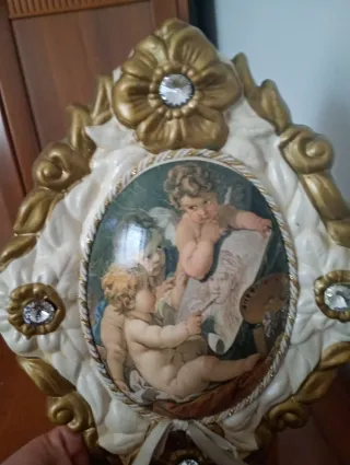 Cornice decorativa con angeli