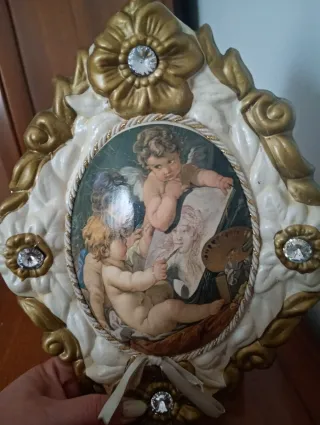 Cornice decorativa con angeli