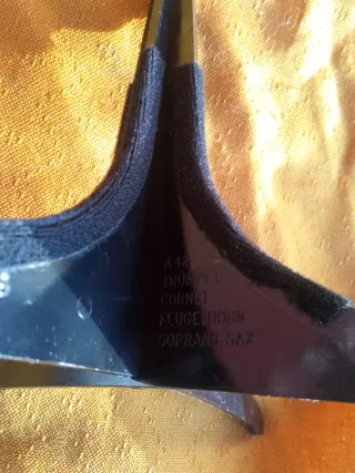 SOPORTE TROMPETA O SAXO SOPRANO  BG A42