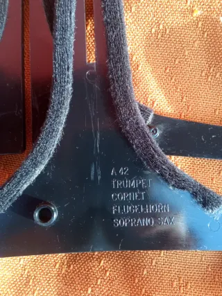 SOPORTE TROMPETA O SAXO SOPRANO  BG A42