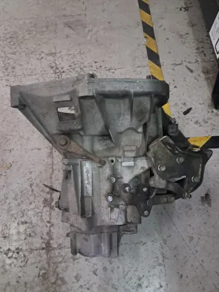 Caja de cambios manual r.kangoo ref en la foto.