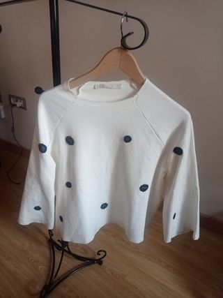 Sudadera Zara Blanca con Detalles Negros