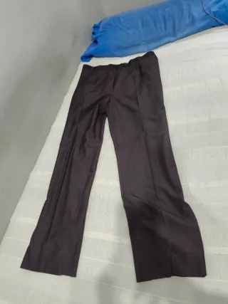 Pantalón mujer color burdeos talla 46