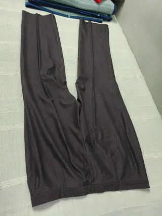 Pantalón mujer color burdeos talla 46