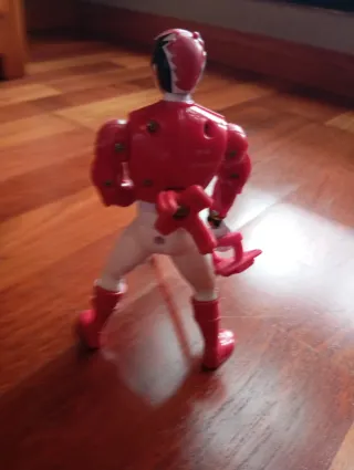 Power Rangers articulados con espadas