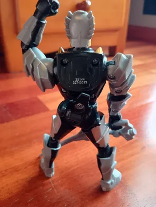 Power Rangers articulados con espadas