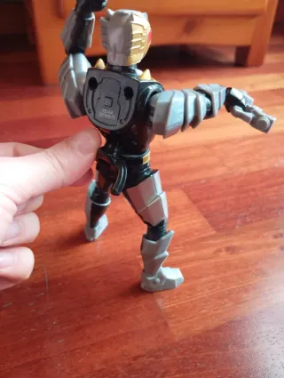 Power Rangers articulados con espadas