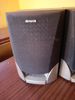 Altavoces Aiwa Negros y Plateados