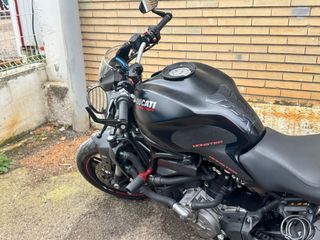 Ducati Monster 821 Dark Negra