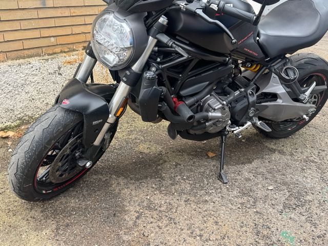 Ducati Monster 821 Dark Negra