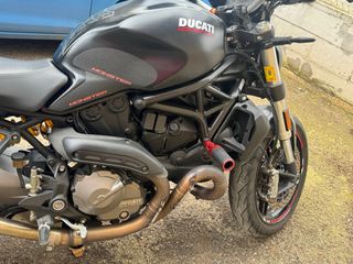 Ducati Monster 821 Dark Negra