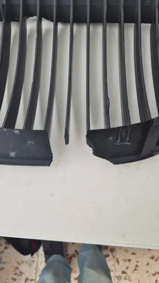 Rejilla Seat Leon 2 MK2 Frontal. PARA REPARAR !!!
