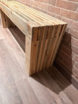 Banco de madera rústico