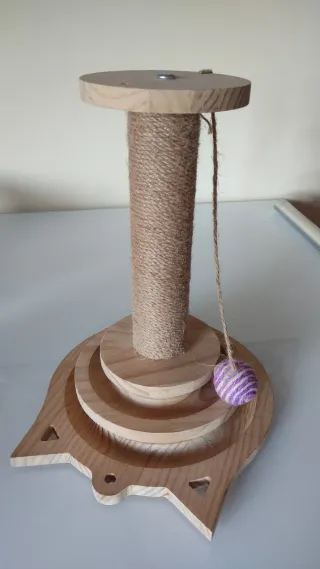 Rascador para gatos de madera y yute