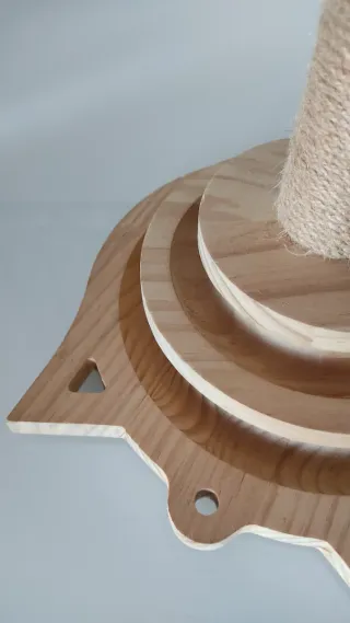 Rascador para gatos de madera y yute
