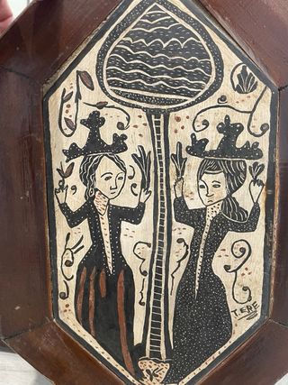 Espejo y bandejas antiguas decoradas