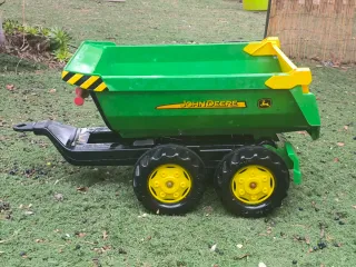 Tractor a pedales John Deere con pala y remolque
