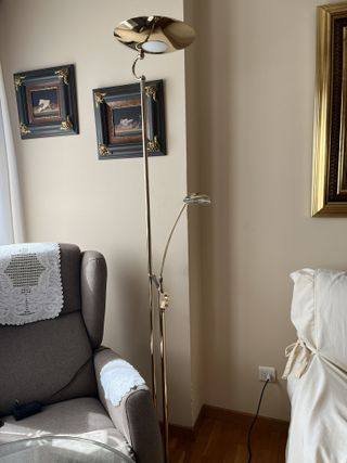 Dos cuadros al óleo con libros