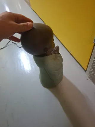 Figura Monje Bebé Rezando