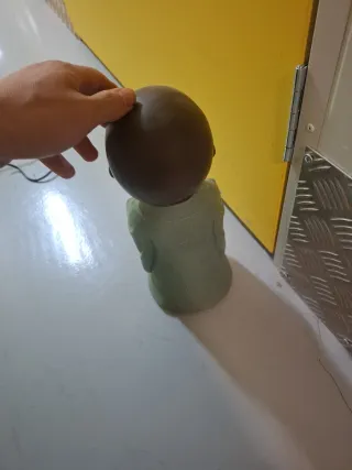 Figura Monje Bebé Rezando