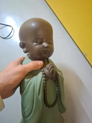 Figura Monje Bebé Rezando