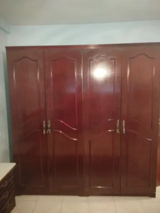 Dormitorio completo madera caoba