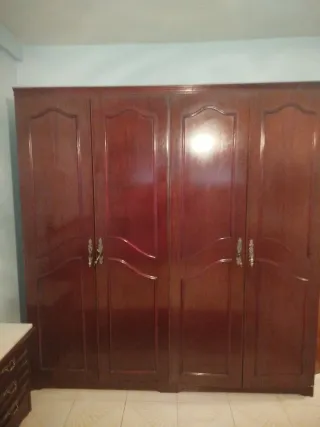 URGE VENTA: Dormitorio clásico + Armario Caoba