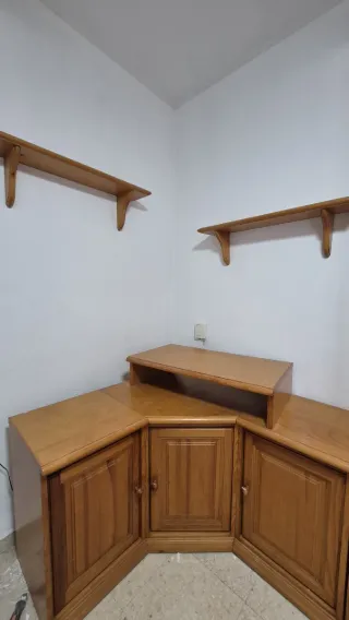 Mueble esquinero TV con vitrina