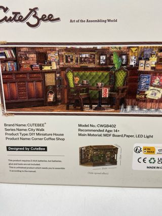 : CuteBee DIY Casa Miniatura Corner Coffee Shop