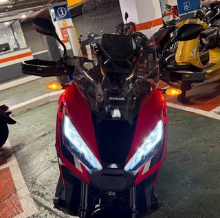 Honda X-ADV 2024 Roja - 1.500 km