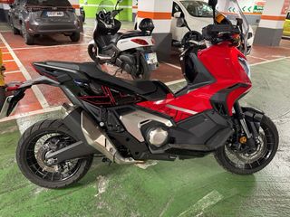 Honda X-ADV 2024 Roja - 1.500 km