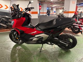 Honda X-ADV 2024 Roja - 1.500 km