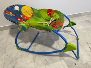Mecedora para bebé con diseño infantil
